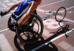 Neįgalieji yra ŽMONĖS su negalia